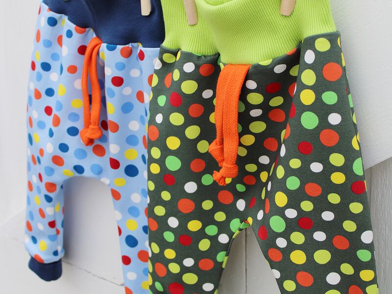 Baumwolljersey Panel von Hilco "Dots go" oliv