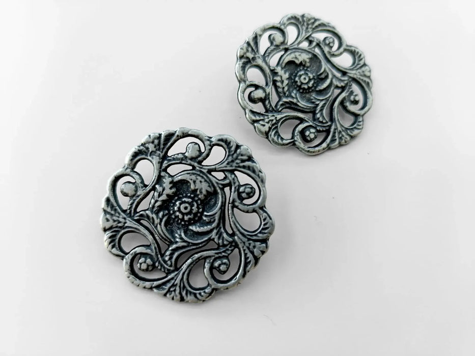 knopf-altsilber-flolares-ornamenten-muster-naehzubehoer-stoffpilz