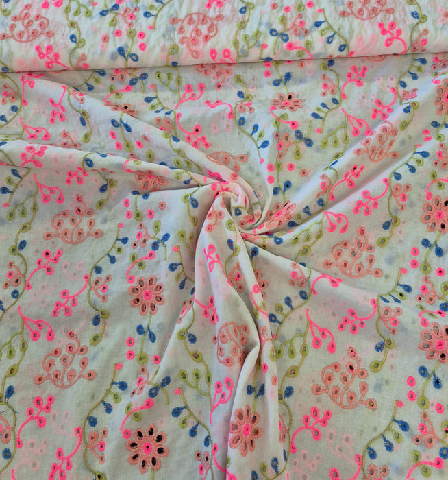 Baumwolle Popeline Stoff bestickt Blumen rosa
