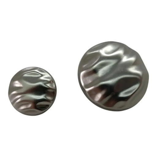 silber-knopf-mit-einbuchtungen-stoff-stoffpilz