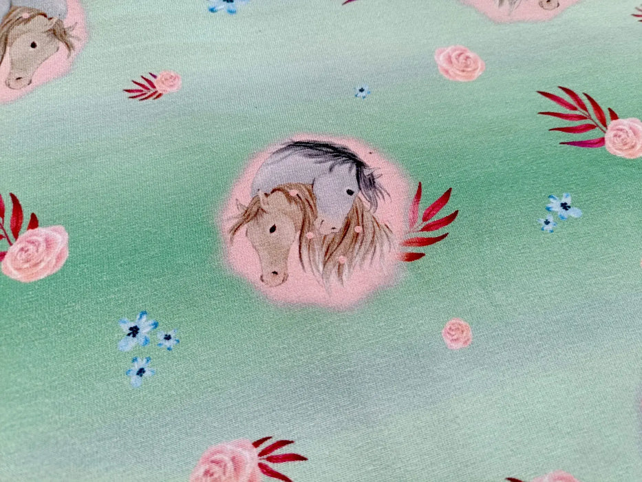 baumwolljersey-pferde-gruen-stoff-stoffpilz