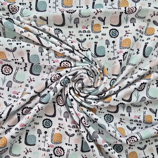 baumwolljersey-mit-bunten-schnecken-und-blumen-auf-weissem-hintergrund-verspieltes-und-kindgerechtes-design-stoffe-stoffpilz