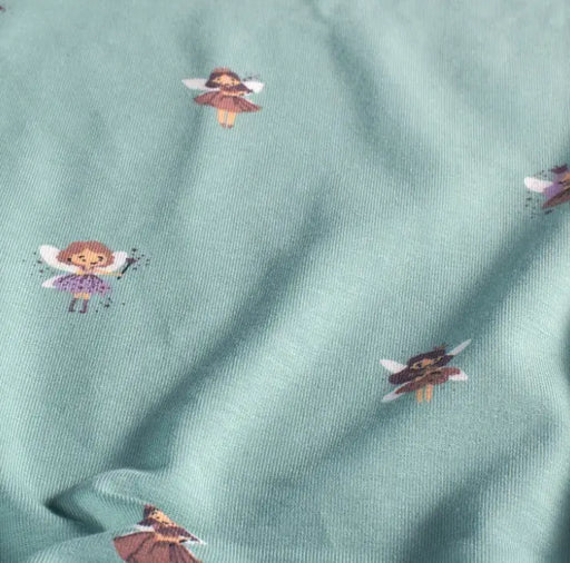 feen-babyblau-bedruckt-baumwolljersey-stoff-stoffpilz