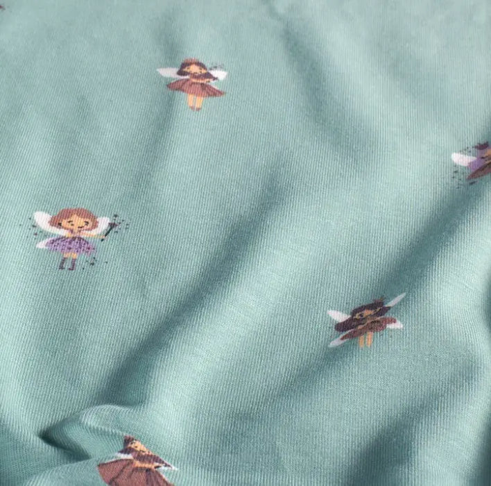 feen-babyblau-bedruckt-baumwolljersey-stoff-stoffpilz