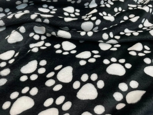 flausch-tierspuren-schwarz-stoff-stoffpilz