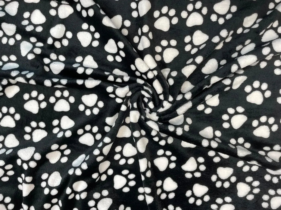 flausch-tierspuren-schwarz-stoff-stoffpilz