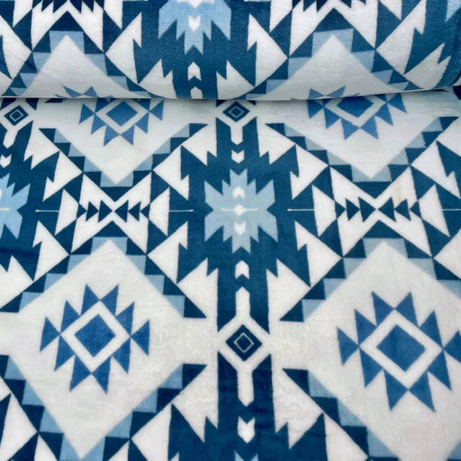 aztec-weiss-blau-flausch-stoffgeschaeft-stoffe-stoffpilz
