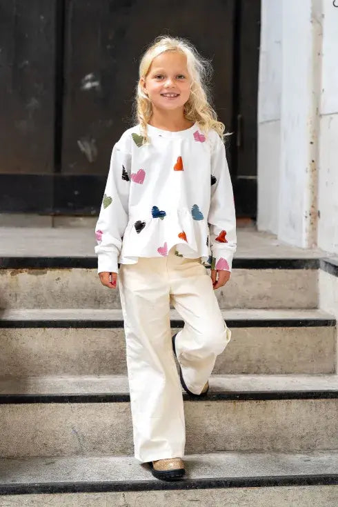 maedchen-french-terry-pullover-mit-bunten-herzen-wollweiss-stoff-stoffpilz