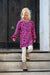 maedchen-traegt-leopard-french-terry-fuchsia-pullover-stoff-stoffpilz