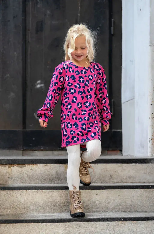 maedchen-traegt-leopard-french-terry-fuchsia-pullover-stoff-stoffpilz