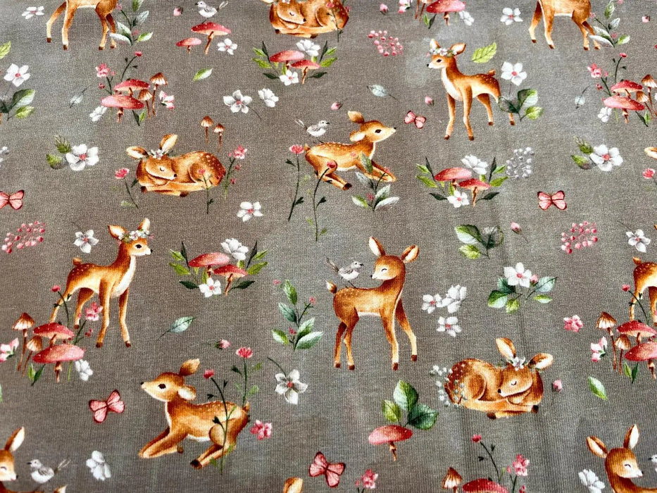 waldbewohner-rehe-schmetterlinge-pilze-french-terry-digital-druck-braun-stoff-stoffpilz