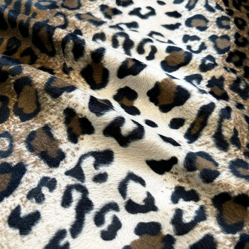 gepard-braun-weiss-tupfen-tiermuster-kurzhaar-fellimitat-stoff-stoffpilz