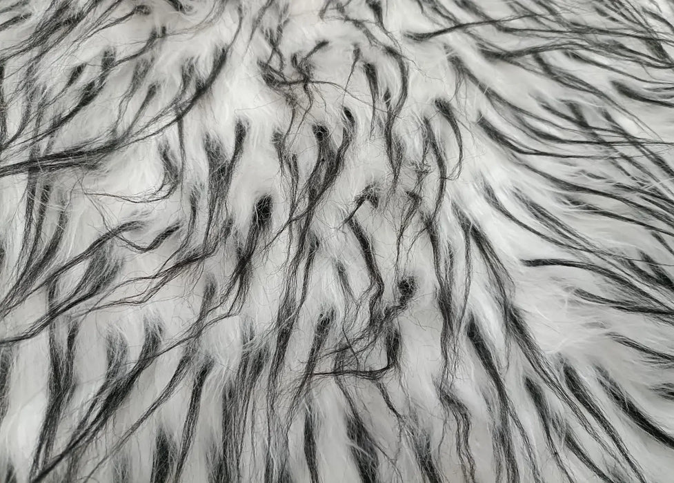 langhaar-fellimitat-polar-wolf-weiss-schwarz-stoff-stoffpilz