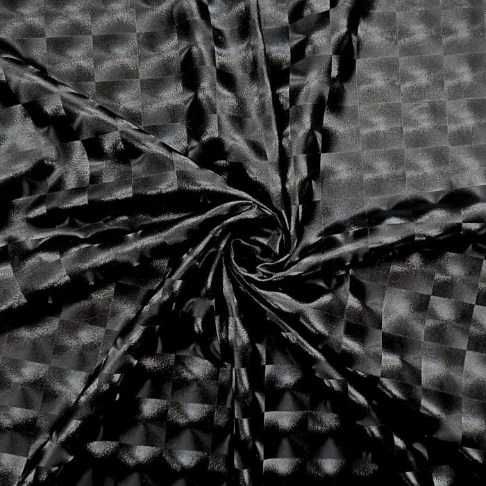 schwarzer-lack-mit-noppen-stoff-stoffpilz