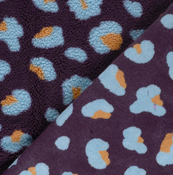 leoparden-look-sherpa-fleece-aubergine-stoffe-stoffgeschaeft