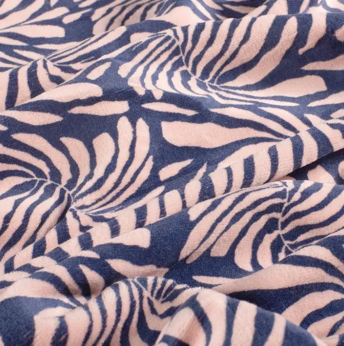 marine-rosa-nicky-velours-mit-blumen-abstrakt-stoff-stoffpilz