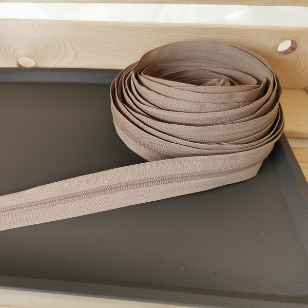 reissverschluss-beige-stoffe-stoffpilz