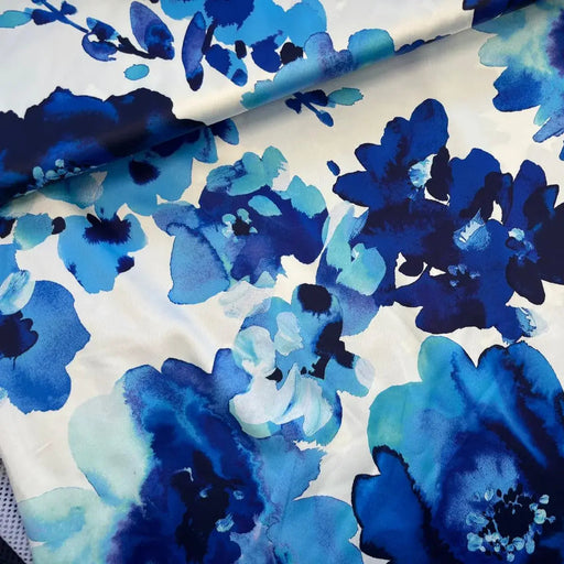 blumen-weiss-satin-stoff-stoffpilz