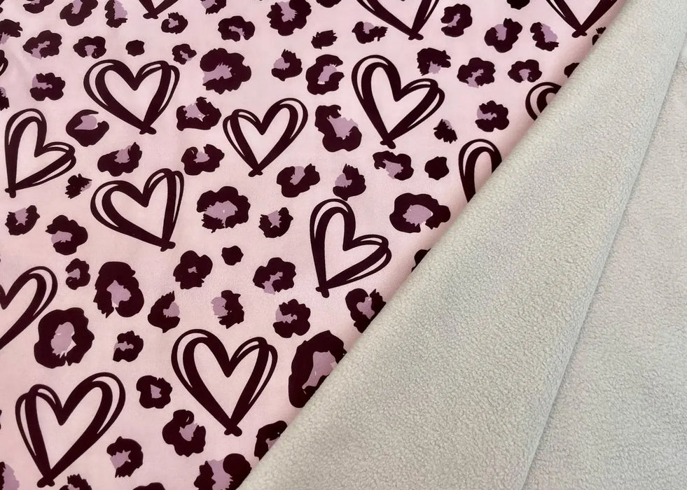 softshell-mit-herzen-rosa-rueckseite-digital-druck-stoff-stoffpilz