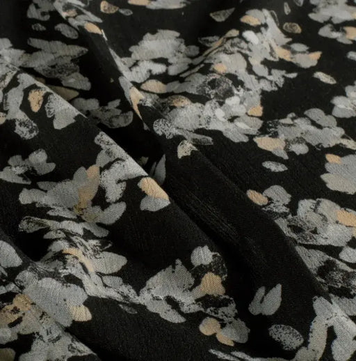 abstrakt-schwarz-crepe-viskose-stoff-stoffpilz