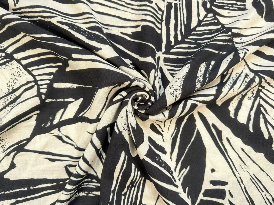 abstrakt-blume-blueten-schwarz-weiss-creme-viscose-stoff-stoffpilz-hilco-ecovero